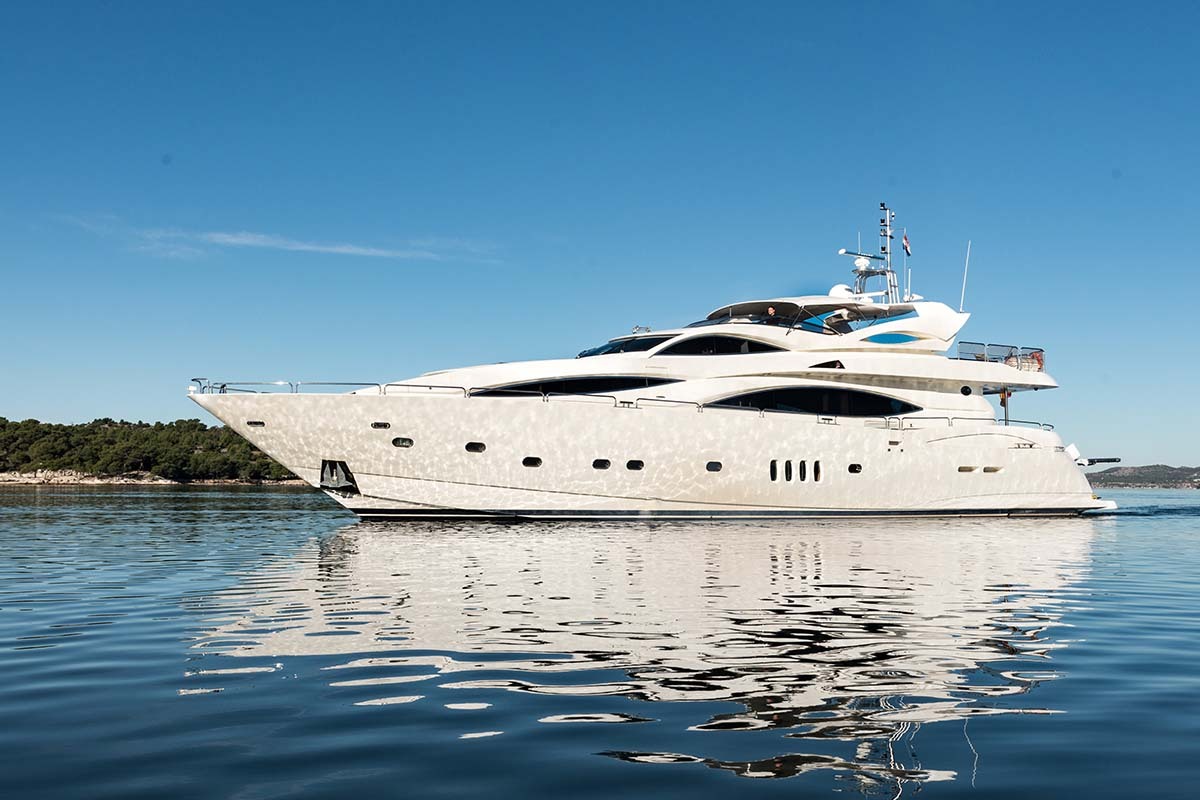 Sunseeker Yacht 105 Port Side