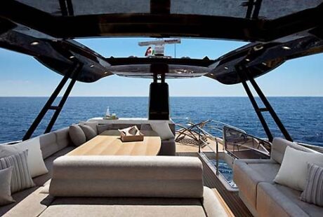 Monte Carlo Yacht 70 Flybridge