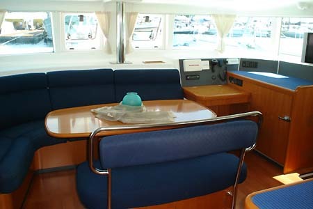Catamaran Charter Croatia Lagoon 440 Salon2