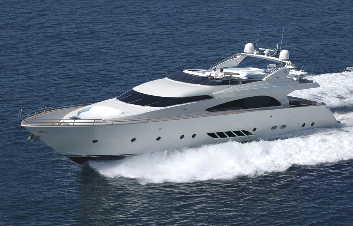 Luxury Yacht Dominator 86 Stbd Side
