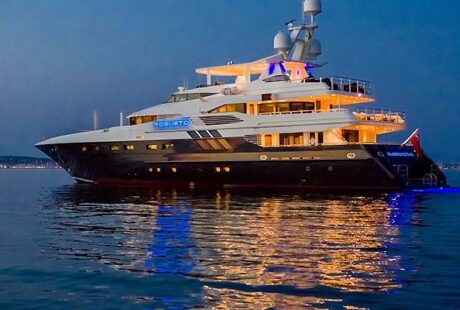 Robusto Luxury Yacht Night Anchor
