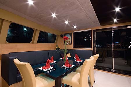 Catamaran Charter Spain Sunreef 62 Guapa Dining
