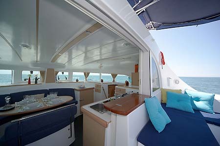 Catamara Charter Greece Lagoon 380 S2 Salon2