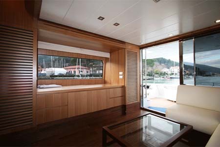 Yacht Charter Greece San Lorenzo 62 Salon1