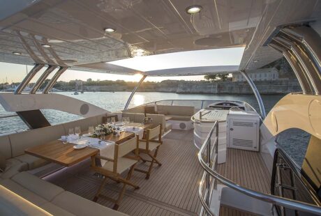 Sunseeker Yacht 75 Fly Bridge Al Fresco Table