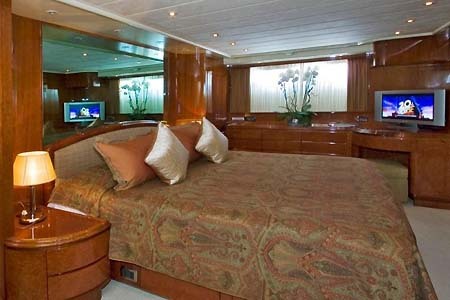 Yacht Charter Greece Obsession Master Cabin