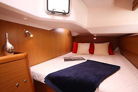 Yacht Charter Greece Sun Odyssey 44 Cabin3