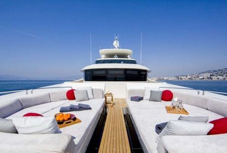 Robusto Luxury Yacht Foredeck Lounge