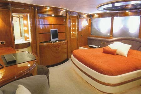 Yacht Charter Greece Dominator 68 Fwd Cabin