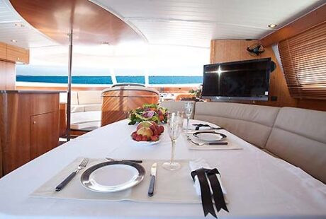 Fountaine Pajot Cumberland 46 Greece Dining Table