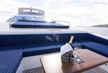 Memories Too Azimut 30 Foredeck Seating Area