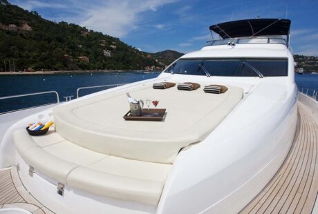 Sunseeker Yacht 90 Impulse Bow Sunpads