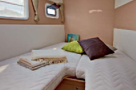 Catamaran Charter Croatia Lagoon 400 Sailing Fwd V Bed