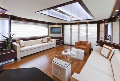 Luxury Yacht Dominator 86 Salon