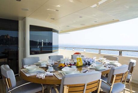Robusto Luxury Yacht Upper Deck Al Fresco Dining Table