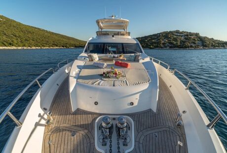 Sunseeker Yacht 80 Fore Deck