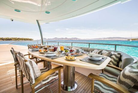 Sunseeker Yacht 90 Impulse Al Fresco Table