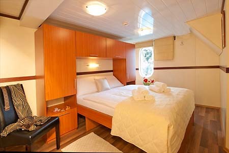 Yacht Charter Croatia Split Krilo Pride Cabin1