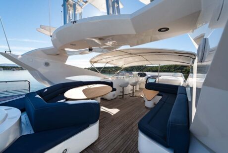 Sunseeker Yacht 105 Fly Bridge Seating Bar