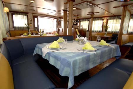 Cruise Croatia Charter Cruises Barbara Salon2