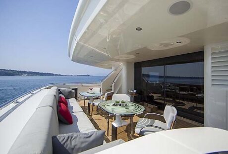 Robusto Luxury Yacht Aft Main Deck