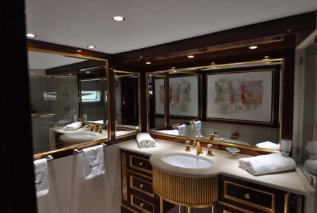 Pida Luxury Charter Yacht Master Stateroom En Suite