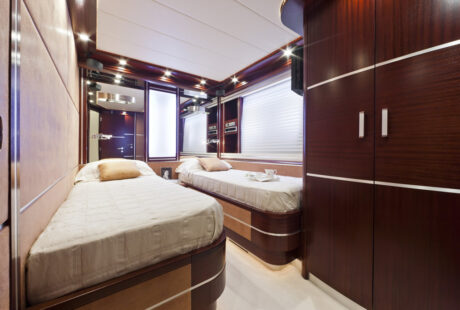 Luxury Yacht Dominator 86 Twin Cabin
