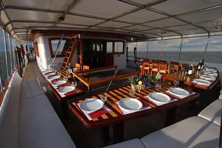 Cruise Croatia Charter Cruises Barbara Aft Deck Table