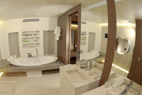 Ipanemas Master Stateroom Bath