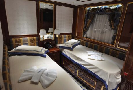 Pida Luxury Charter Yacht Twin Cabin