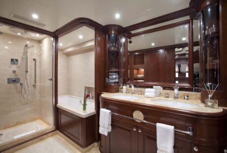 Red Anchor Master Stateroom Bath