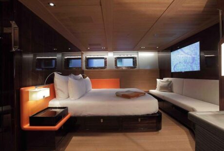 Seahawk Master Stateroom Bed