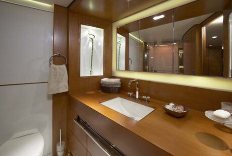 Cyrus One Luxury Charter Yacht Vip Stateroom Bath