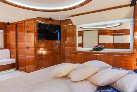 Dominator 29 Master Stateroom Other View