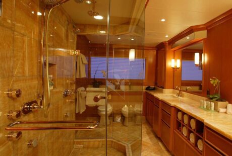 Four Wishes Master Stateroom En Suite