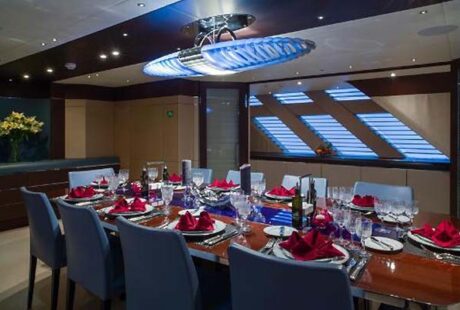 Robusto Luxury Yacht Dining Table