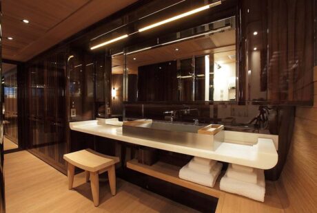 Seahawk Master Stateroom Bath