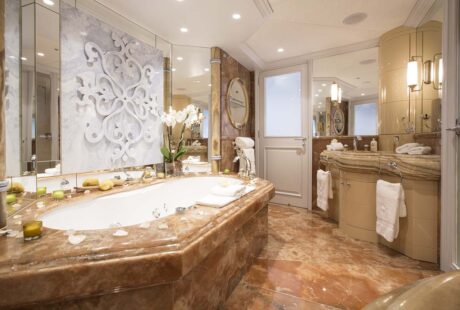 Mosaique Master Stateroom Bath