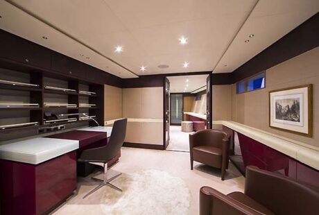 Robusto Luxury Yacht Office