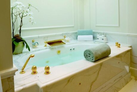 Utopia Master Stateroom Bath