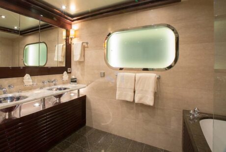 Dream Double Stateroom Bath